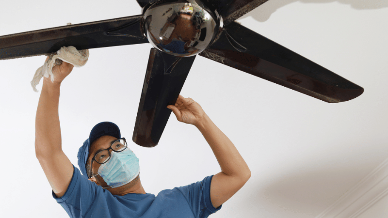 How to Clean Ceiling Fan Quickly and Easily Without the Mess